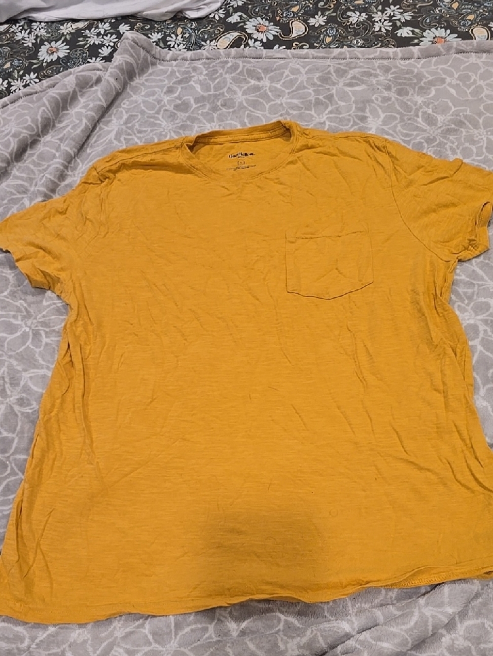 ❤️10/$30 Like New Goodfellow Pocket Tshirt